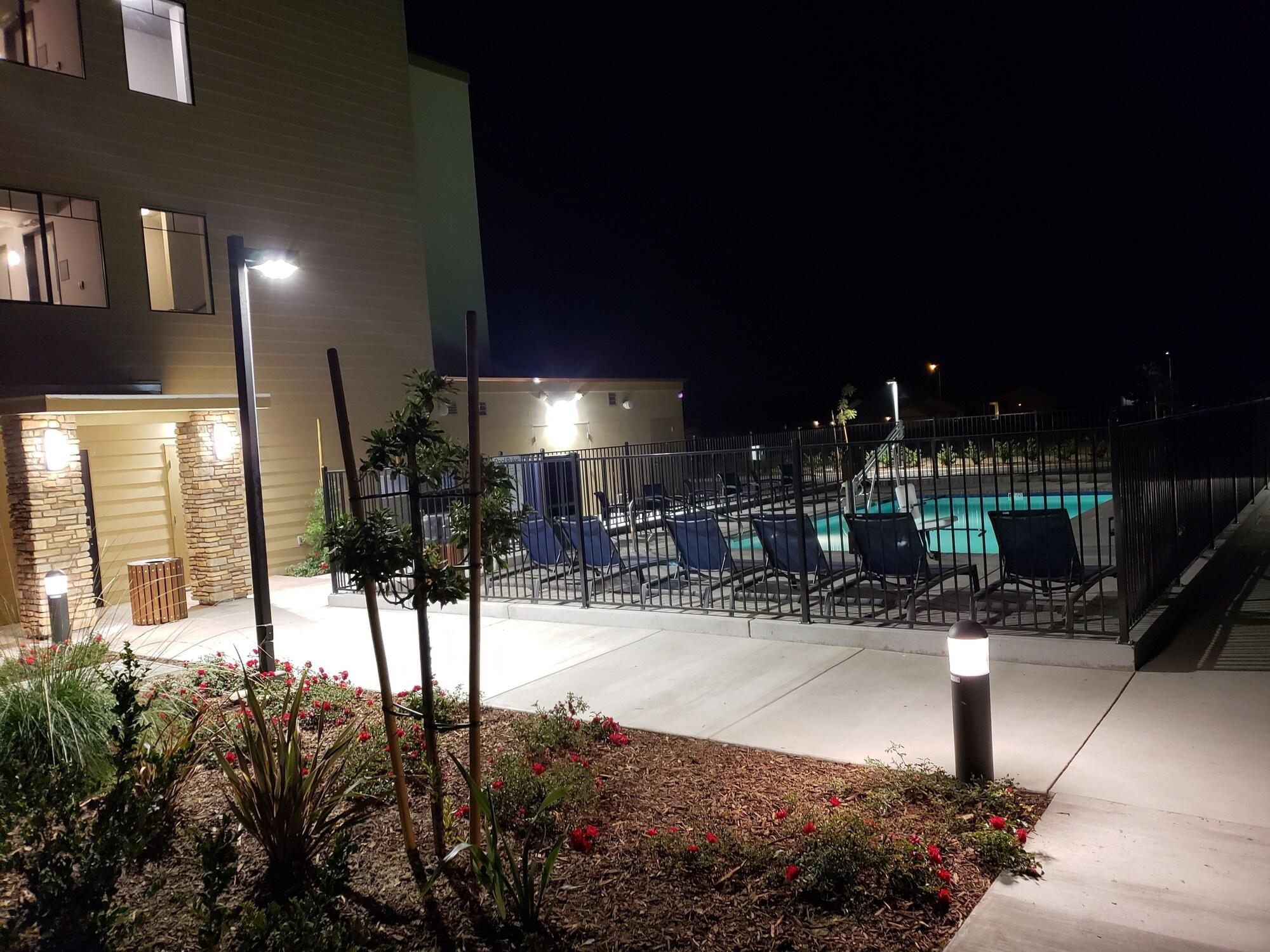 Best Western Plus Coalinga Inn Extérieur photo