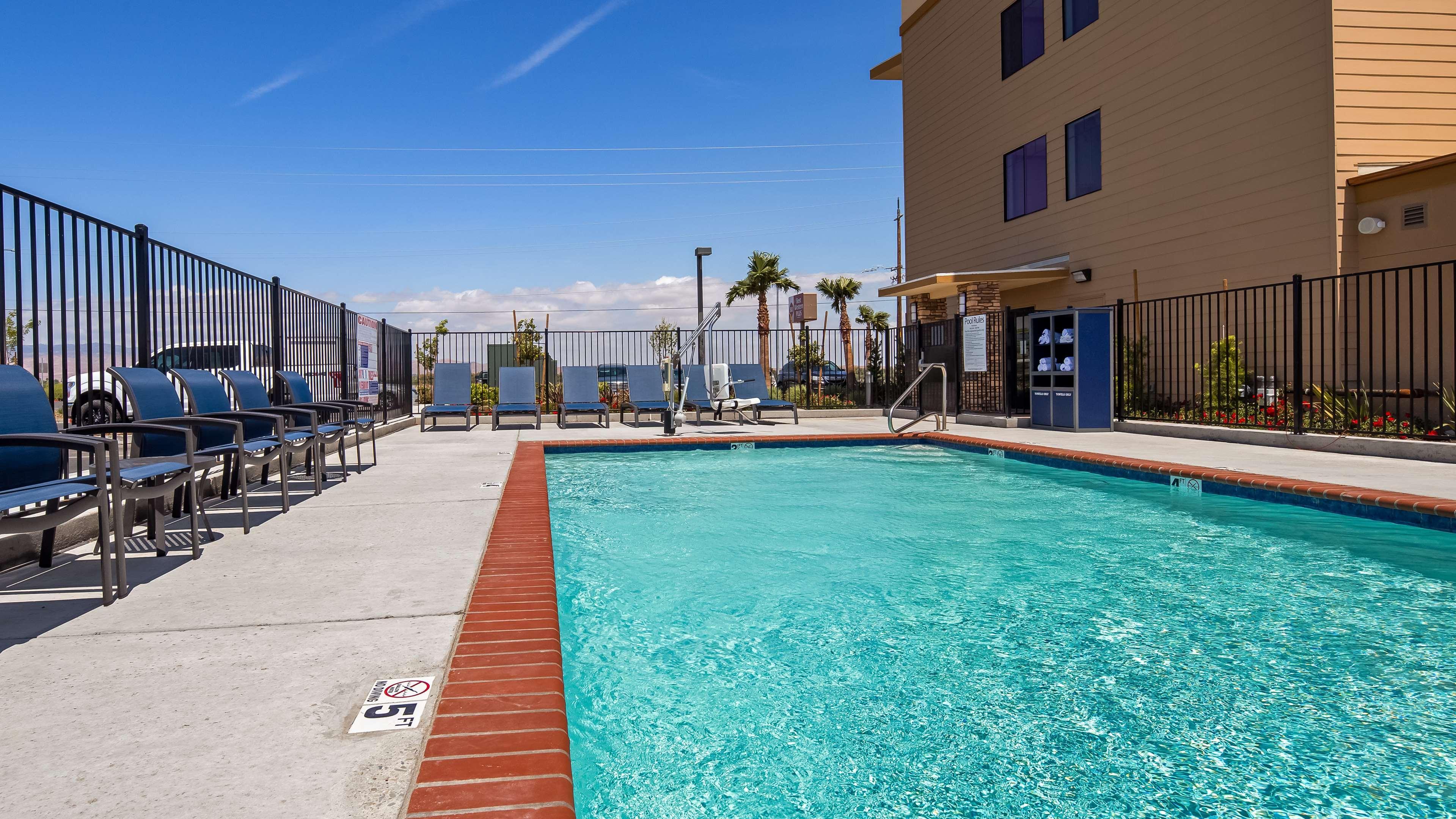 Best Western Plus Coalinga Inn Extérieur photo