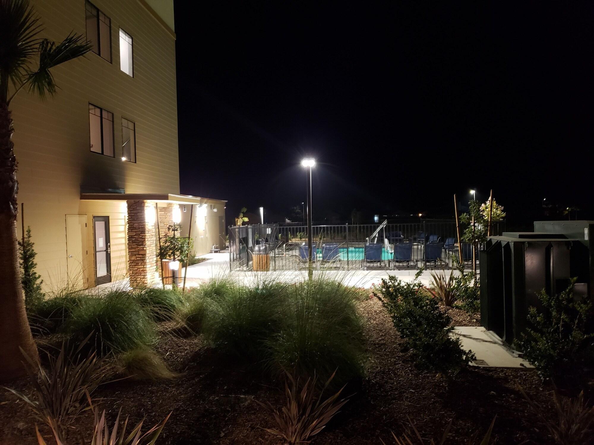 Best Western Plus Coalinga Inn Extérieur photo