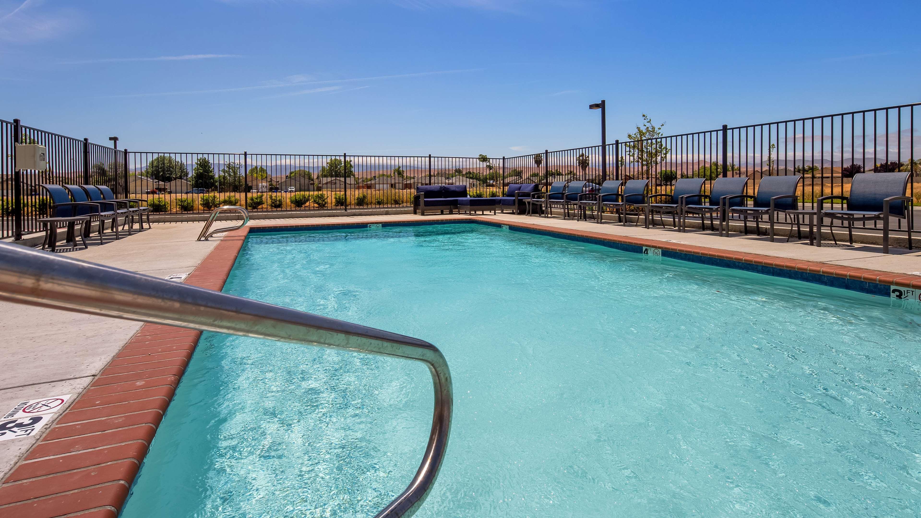 Best Western Plus Coalinga Inn Extérieur photo